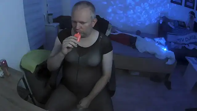 Snapshot of ShyBoy1982 chatting on September 27, 2025, 10:15 pm ShyBoy1982 online show from September 27, 2025, 10:15 pm