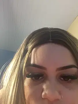 Lolacavalona online show from December 8, 2024, 6:06 pm