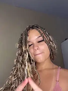 Lolacavalona online show from February 2, 2025, 6:37 am