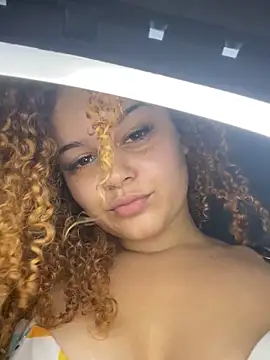 Lolacavalona online show from September 18, 2025, 5:04 pm