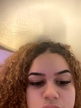 Lolacavalona online show from September 19, 2025, 5:02 pm