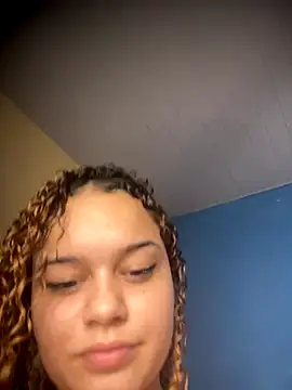 Lolacavalona online show from October 1, 2025, 6:03 pm