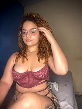 Lolacavalona online show from October 25, 2025, 7:49 am