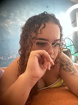 Lolacavalona online show from November 3, 2025, 5:03 pm