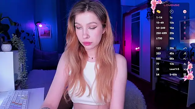 tenderdreams online show from March 14, 2025, 11:45 am