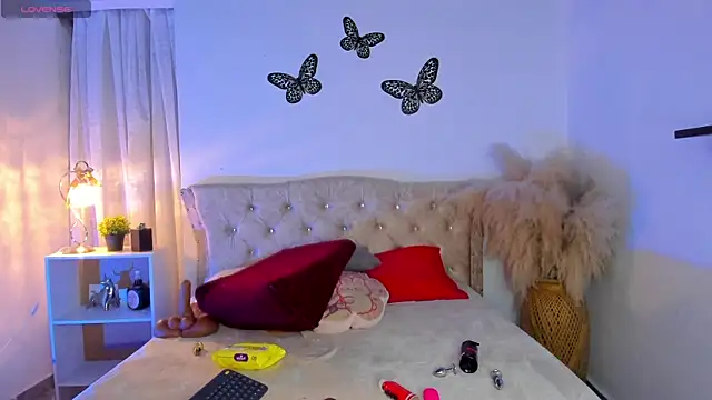 Sarahballiston  online show from October 4, 2025, 11:14 pm