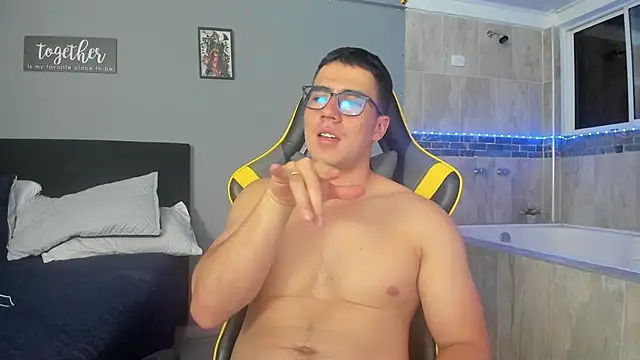 owengray2n online show from February 13, 2025, 4:22 am