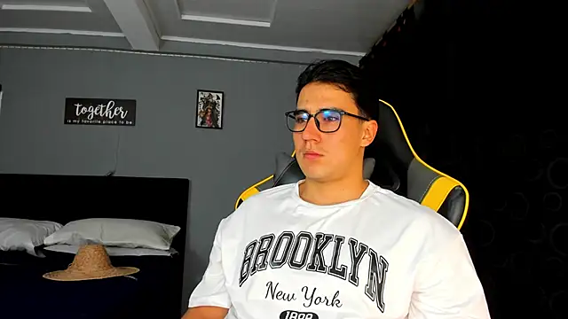 owengray2n online show from October 8, 2025, 2:20 am