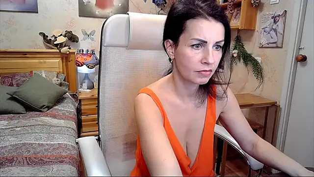 Snapshot of Kendra_Mom chatting on February 22, 2025, 5:46 pm Kendra Mom online show from February 22, 2025, 5:46 pm