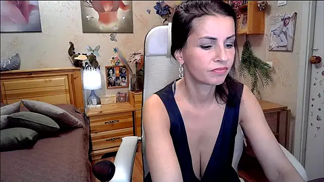 Kendra Mom online show from November 28, 2025, 9:23 am