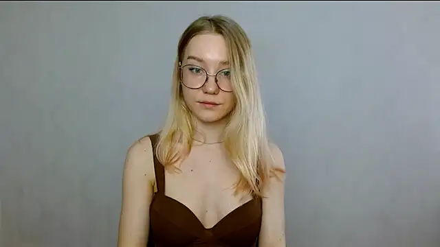 cindi hot online show from February 25, 2025, 9:42 am