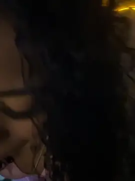 Karolina-Safadinha online show from October 12, 2025, 1:37 am