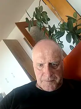 Milkasahne64 online show from October 28, 2025, 9:57 am