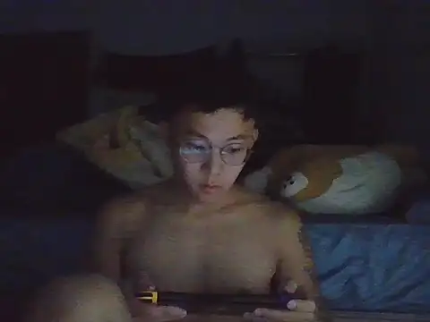 ZHIIz online show from December 15, 2025, 2:32 pm