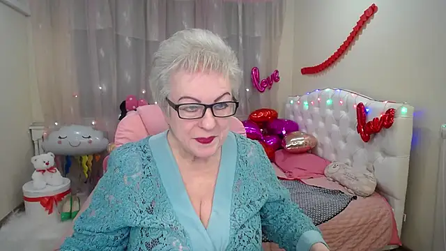 KayleSmoll online show from February 4, 2025, 7:33 pm