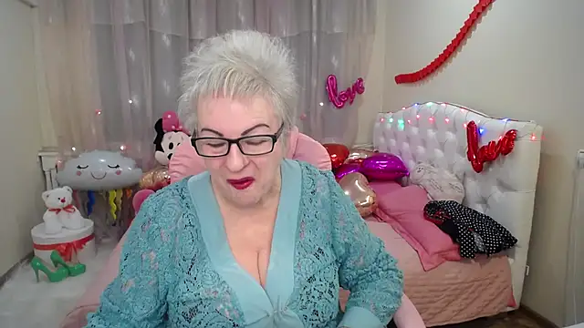 KayleSmoll online show from February 5, 2025, 7:20 pm