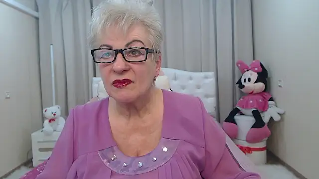 KayleSmoll online show from February 25, 2026, 7:45 pm