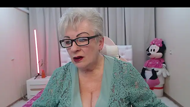 KayleSmoll online show from April 18, 2026, 6:45 pm