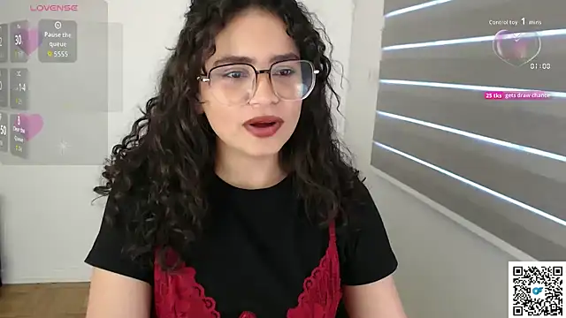 Snapshot of cinnamon_rosa chatting on October 17, 2025, 10:01 pm cinnamon rosa online show from October 17, 2025, 10:01 pm