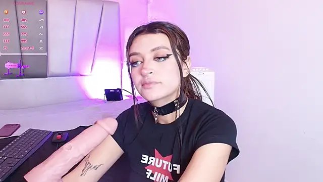 alice-millerr online show from January 24, 2025, 7:07 pm