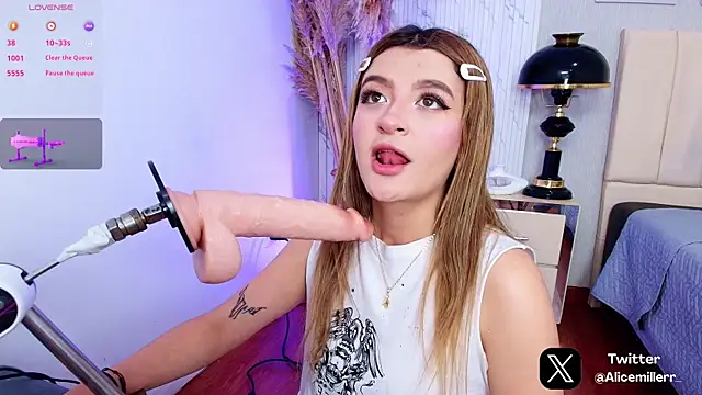 alice-millerr online show from September 22, 2025, 7:05 pm