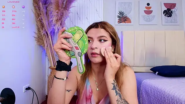 alice-millerr online show from September 24, 2025, 7:06 pm