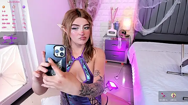 alice-millerr online show from October 28, 2025, 7:05 pm