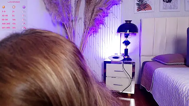 alice-millerr online show from November 10, 2025, 7:02 pm