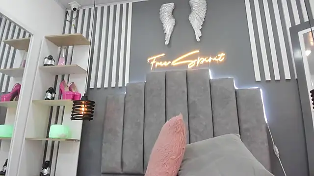 Snapshot of sofia_hills chatting on March 15, 2025, 12:15 am sofia hills online show from March 15, 2025, 12:15 am
