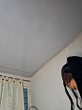 Kloemoretti online show from October 8, 2025, 6:27 pm