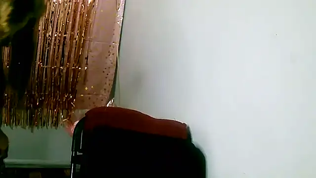 leona- online show from April 23, 2026, 7:27 pm