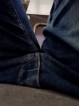 Snapshot of Suri2244 chatting on November 9, 2025, 2:59 pm Suri2244 online show from November 9, 2025, 2:59 pm