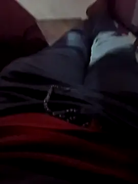 Snapshot of Suri2244 chatting on November 14, 2025, 5:00 pm Suri2244 online show from November 14, 2025, 5:00 pm