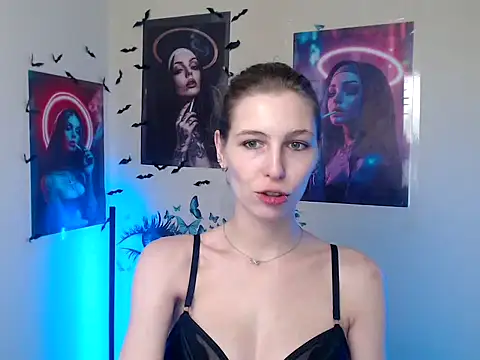 StrangerGi online show from November 11, 2025, 1:00 pm