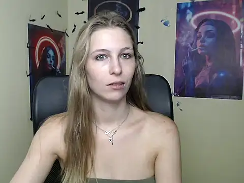 Snapshot of StrangerGi chatting on July 8, 2026, 5:45 am StrangerGi online show from July 8, 2026, 5:45 am
