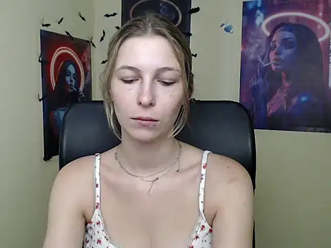 Snapshot of StrangerGi chatting on July 9, 2026, 6:06 am StrangerGi online show from July 9, 2026, 6:06 am