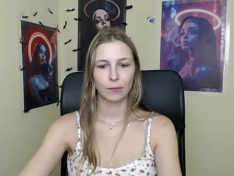 Snapshot of StrangerGi chatting on July 14, 2026, 10:21 am StrangerGi online show from July 14, 2026, 10:21 am