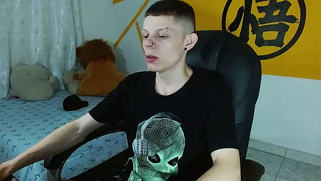 Matthew Boy  online show from February 12, 2025, 4:33 am