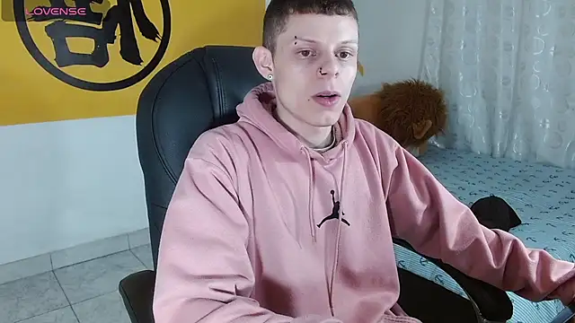 Matthew Boy  online show from February 26, 2025, 4:58 am