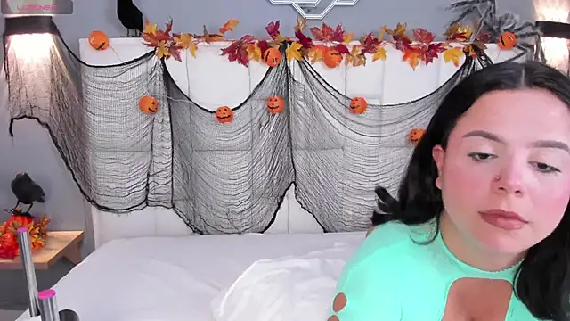 AkiraKings online show from October 19, 2025, 4:24 am