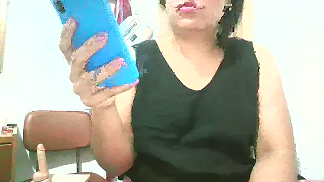 Snapshot of katymojadit chatting on November 24, 2025, 9:25 pm katymojadit online show from November 24, 2025, 9:25 pm