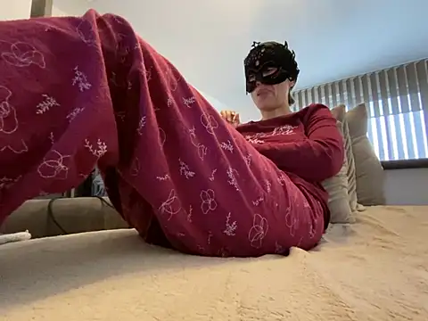 Marilou1983 online show from February 11, 2025, 1:20 pm