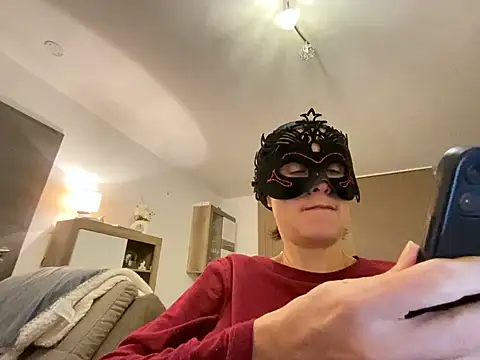 Marilou1983 online show from February 12, 2025, 9:01 pm