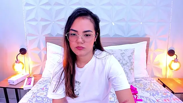 Stacey white  online show from September 27, 2025, 8:03 pm