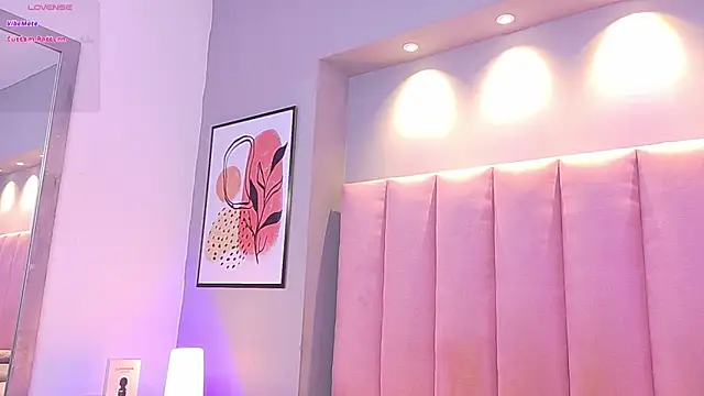 KeilyRoss online show from November 4, 2025, 8:19 pm