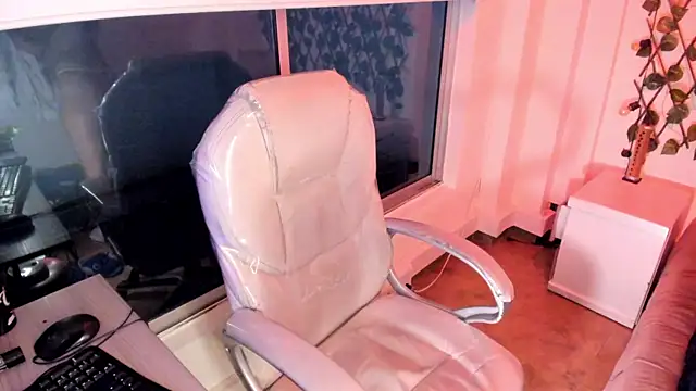 Snapshot of Vic_beckeer chatting on October 26, 2025, 4:40 am Vic beckeer online show from October 26, 2025, 4:40 am