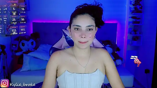 Snapshot of Kylie_brokee chatting on February 2, 2025, 10:06 pm Kylie brokee online show from February 2, 2025, 10:06 pm