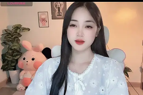  Aimy  online show from November 7, 2025, 3:34 pm