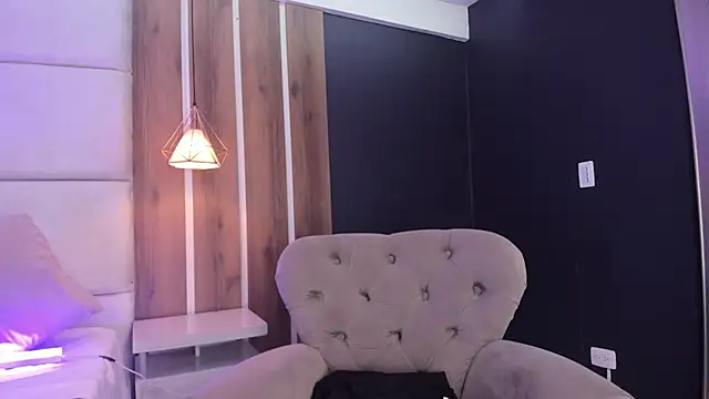 AmmyJones  online show from July 10, 2026, 7:05 pm