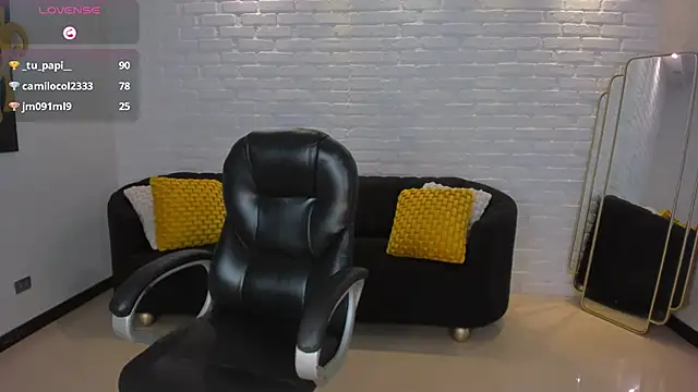 Snapshot of VeronicaCruz_ chatting on February 14, 2025, 9:56 am VeronicaCruz online show from February 14, 2025, 9:56 am